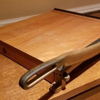 LOT #281: Vintage INGENTO Paper Cutter