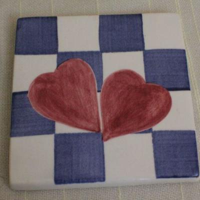LOT #285: (4) Assorted Hot Plates (Cats, Butler, Red Hearts, Landscape Scene)