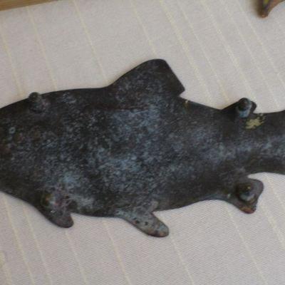 LOT #286: (4) Assorted Hot Plates (Cat w/ Fish, Cat Outside, Fish and Duck)