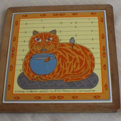 LOT #286: (4) Assorted Hot Plates (Cat w/ Fish, Cat Outside, Fish and Duck)