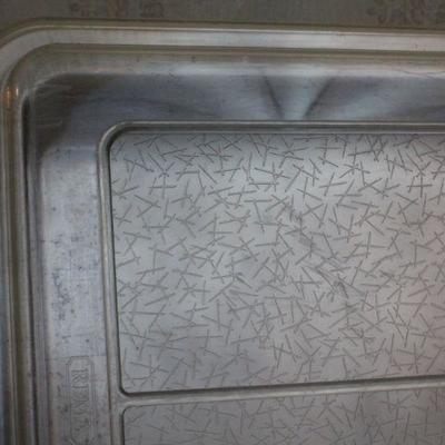 LOT #288: Vintage REMAâ„¢ Stainless Cooking Dish w/ Crackle Design Lid
