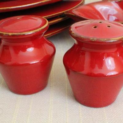 LOT #289: Dark Red VIETRIâ„¢ Made in Italy Dinnerware Set