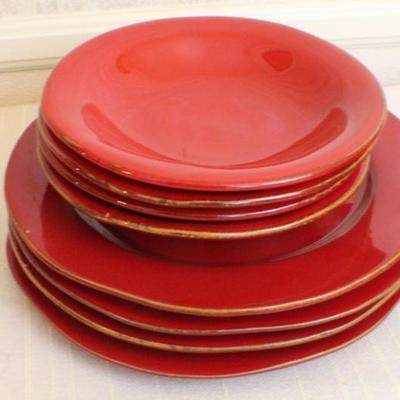 LOT #289: Dark Red VIETRIâ„¢ Made in Italy Dinnerware Set