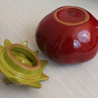 LOT #290: VIETRIâ„¢ Dark Blue Serving Dish w/ Ceramic Tomato (unmarked VIETRIâ„¢)