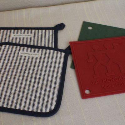 LOT #298: Assorted Oven Mitts including Williams & Sonomaâ„¢