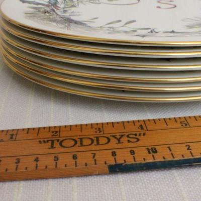 LOT #328: Vintage LENOXâ„¢ "Winter Greetings" Holiday Fine Ivory China Plates
