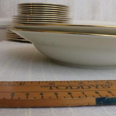 LOT #328: Vintage LENOXâ„¢ "Winter Greetings" Holiday Fine Ivory China Plates