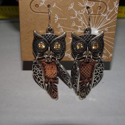 Gold Tone Halloween Hooter Earrings, Dangle Owl Earrings, NWT
