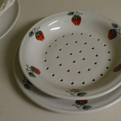 LOT #334: (2) Fruit Bowls (Italy and France)