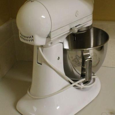 LOT #340: KITCHENAIDâ„¢ Mixer w/ Accessory Bundle