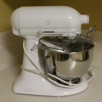 LOT #340: KITCHENAIDâ„¢ Mixer w/ Accessory Bundle