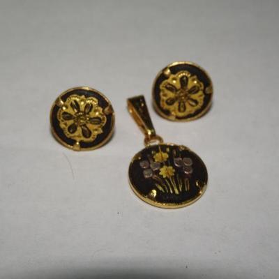 Vintage Child's Gold Tone Flower Pendant & Post Earring Set, Gold Plated