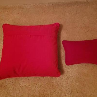 Lot 2: Christmas Pillows