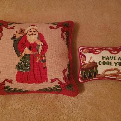 Lot 2: Christmas Pillows