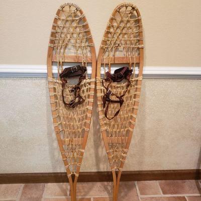 Lot 8: Ladies Snow Shoes