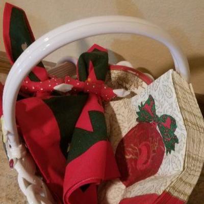 LOT #20: VIETRI Handpainted Made in Italy Ceramic Christmas Basket w/ goodies