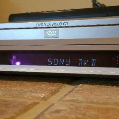 LOT #33: Sony DVD Player w/ Remote TESTED A+
