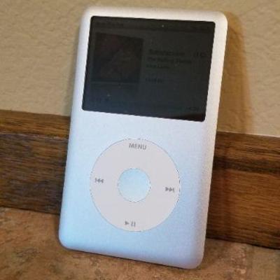 LOT #36: Silver 80gb Ipod TESTED A+