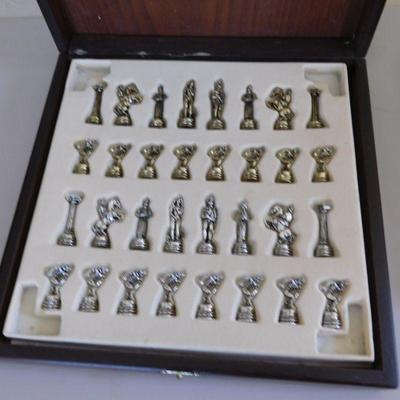 Lot 18 wooden box containing miniature chess set