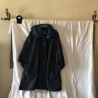 Synthetic Rain Coat by Mycra Pac Now one-size-fits-all Hood/collar lot # 176