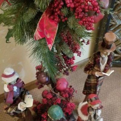 LOT #45: Vintage Christmas Deco Light Pole w/ 4 Carolers