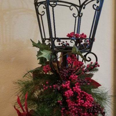 LOT #45: Vintage Christmas Deco Light Pole w/ 4 Carolers