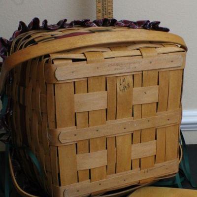 LOT #81: Large LONGABERGER WOODCRAFTSâ„¢ American Made Handwoven Basket