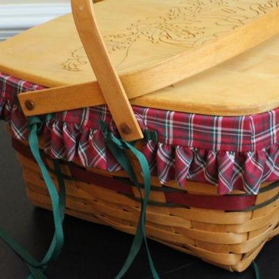 LOT #81: Large LONGABERGER WOODCRAFTSâ„¢ American Made Handwoven Basket