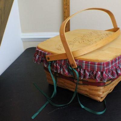 LOT #81: Large LONGABERGER WOODCRAFTSâ„¢ American Made Handwoven Basket