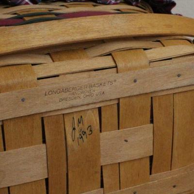 LOT #81: Large LONGABERGER WOODCRAFTSâ„¢ American Made Handwoven Basket