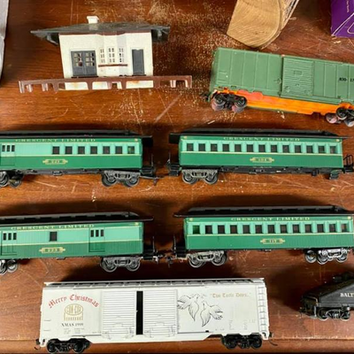TOY TRAINS & ACCESSORIES