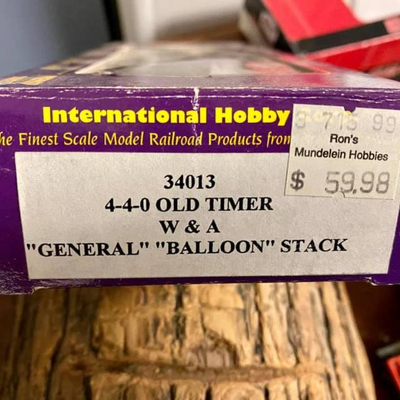 TOY TRAINS & ACCESSORIES