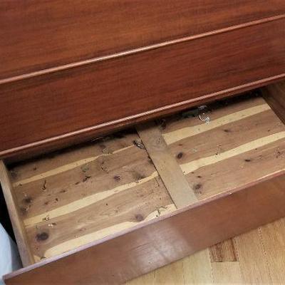 Lot #71  Vintage Roos Sweetheart Cedar Chest