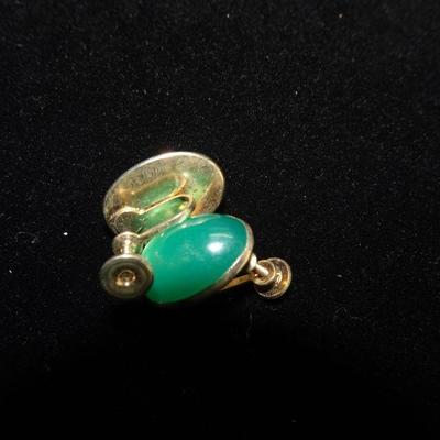 Emerald Green Screw-back Earrings, Gold Tone