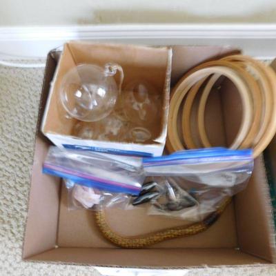 Lot 42 box with miscellaneous home Decor