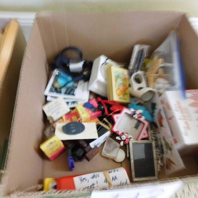  Lot 43 box with small picture frames seashells and knickknacks