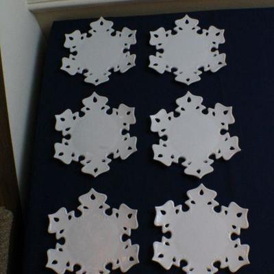 LOT #99: Set of (6) Snowflake Design Plates