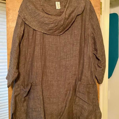 WOMEN'S CLOTHING
