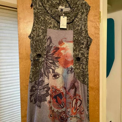 WOMEN'S CLOTHING