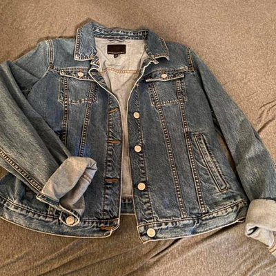 WOMEN'S CLOTHING