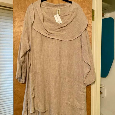 WOMEN'S CLOTHING