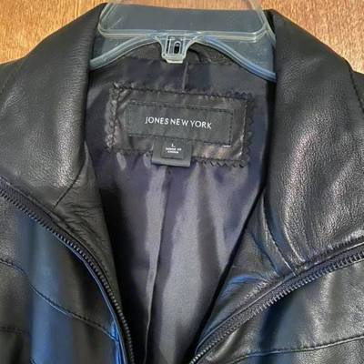 WOMEN'S CLOTHING