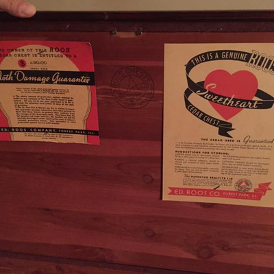 ANTIQUE ROOS CEDAR CHEST 