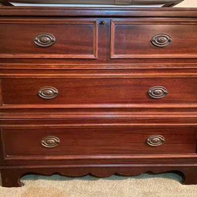 ANTIQUE ROOS CEDAR CHEST 