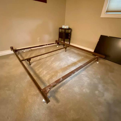 ADJUSTABLE METAL MATTRESS FRAME