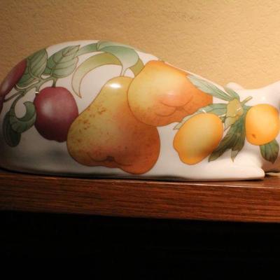 LOT #113: GALLO DESIGNSâ„¢ Fruit Themed Cat Home Deco