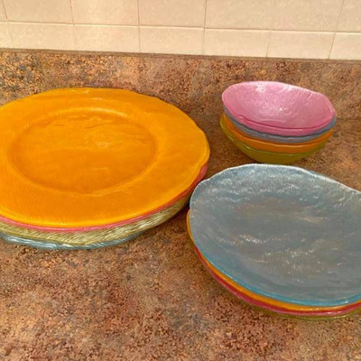COLORFUL 12 PIECE DISH SET 