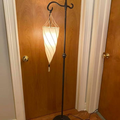 FLOOR & TABLE LAMPS