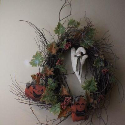 LOT #126: Large Halloween Spooky Ghost Wreath