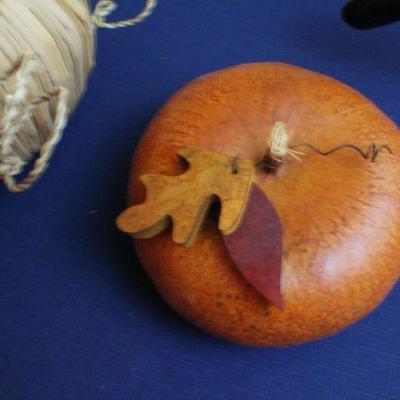 LOT #128: Assortment (3) of Halloween Holiday Home Deco 